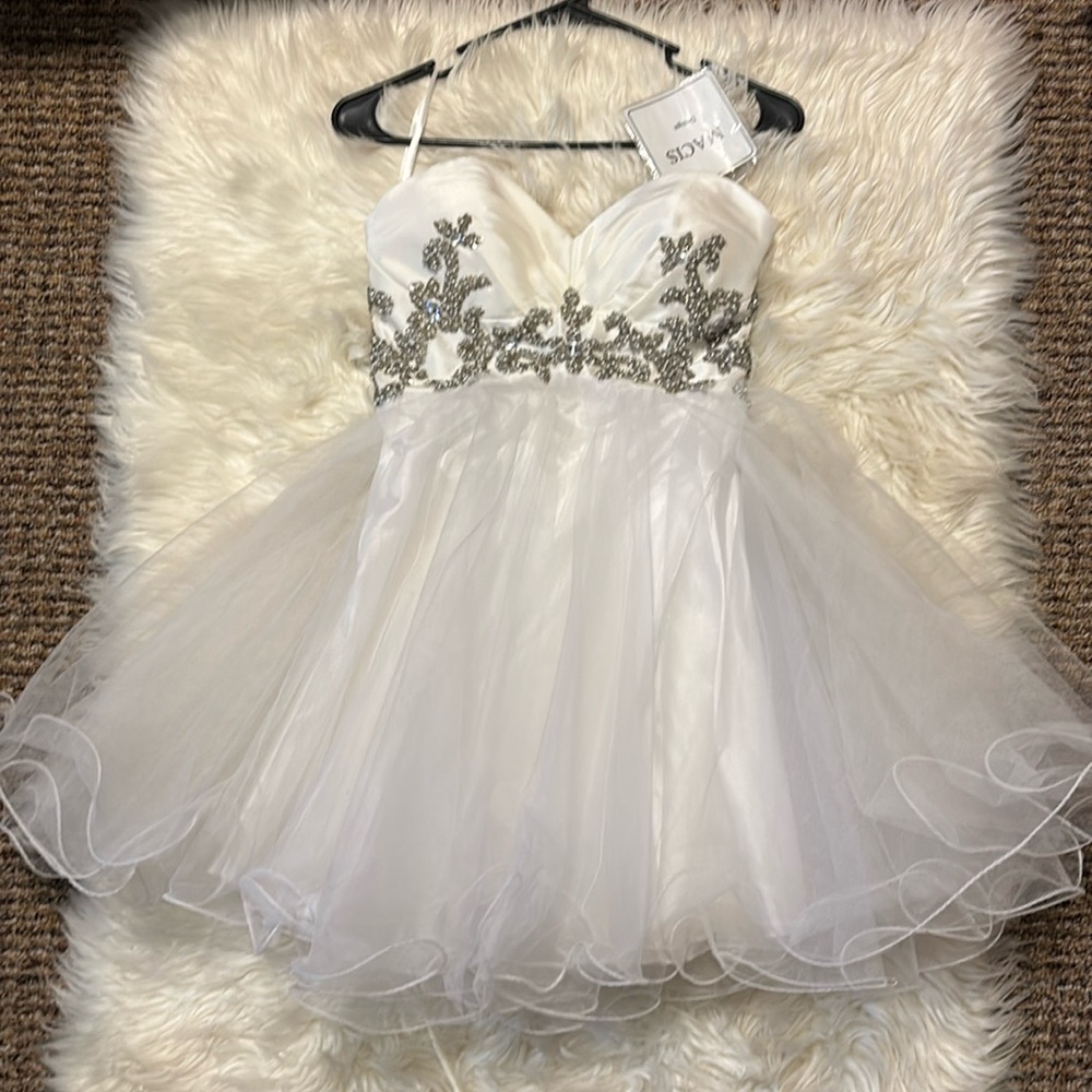 Gorgeous strapless dress!